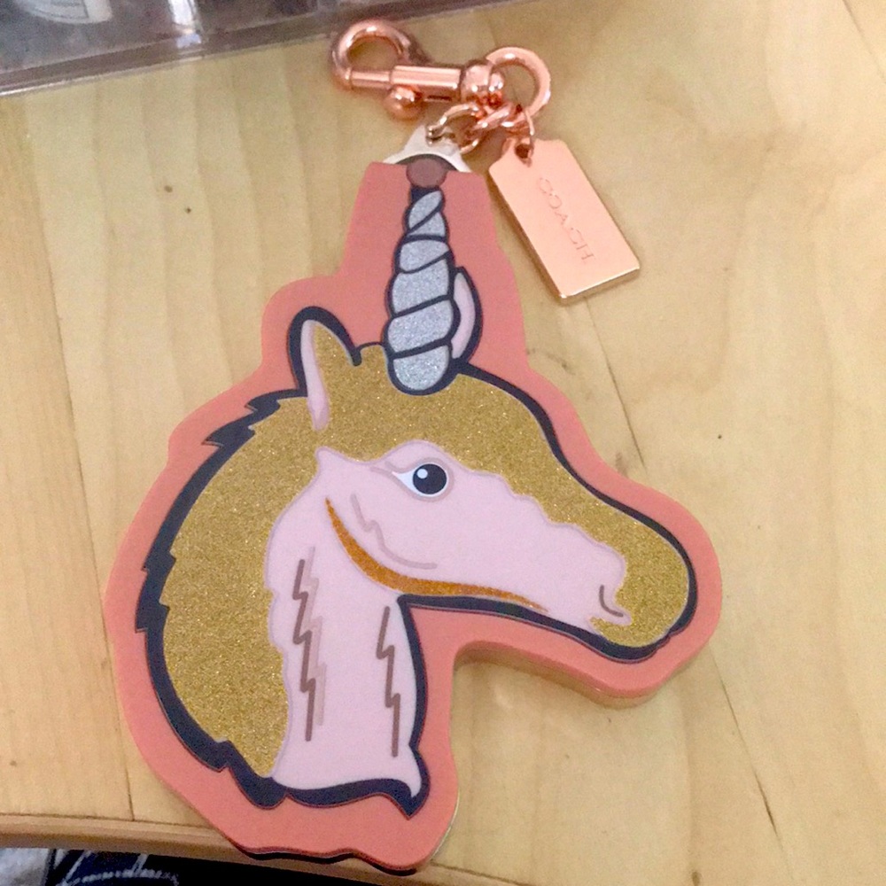 Coach unicorn contouring kit